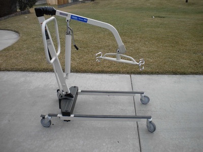 Invacare Reliant 450 -- Patient Lift